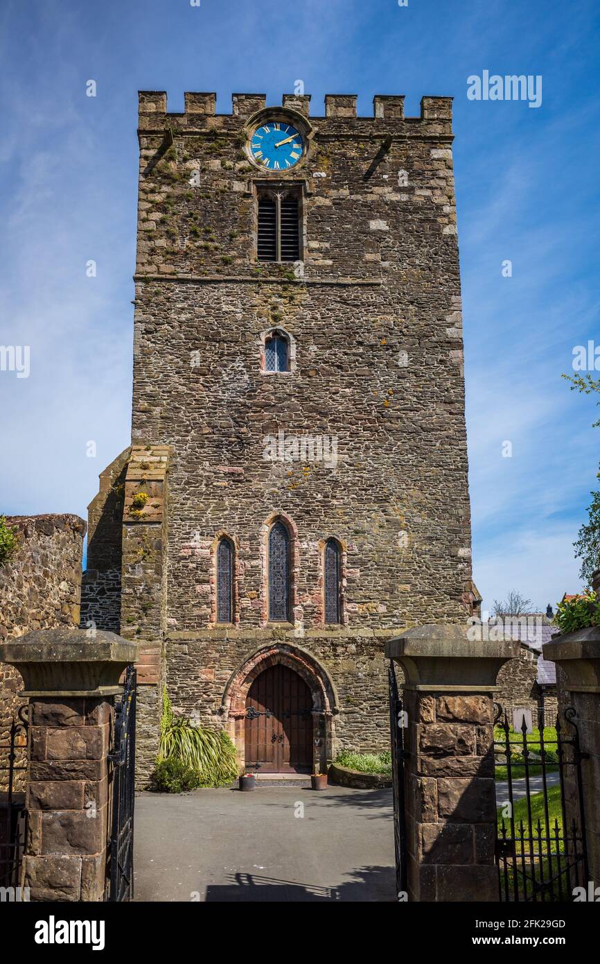 Chiesa di St Mary's & All Saints Conwy Galles del Nord - la chiesa parrocchiale di Conwy, Galles. Risalente al 1172, originariamente l'abbazia cistercense di Aberconwy. Foto Stock