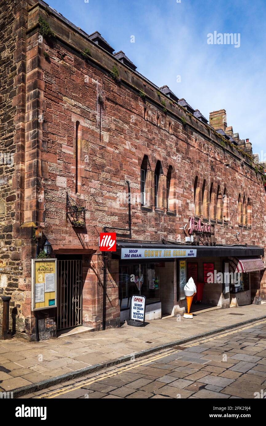 Ex Palace Cinema, High Street, Conwy, Galles del Nord - costruito nel 1935, chiuso nel 2012. Architetto Sidney Colwyn Foulkes. Foto Stock