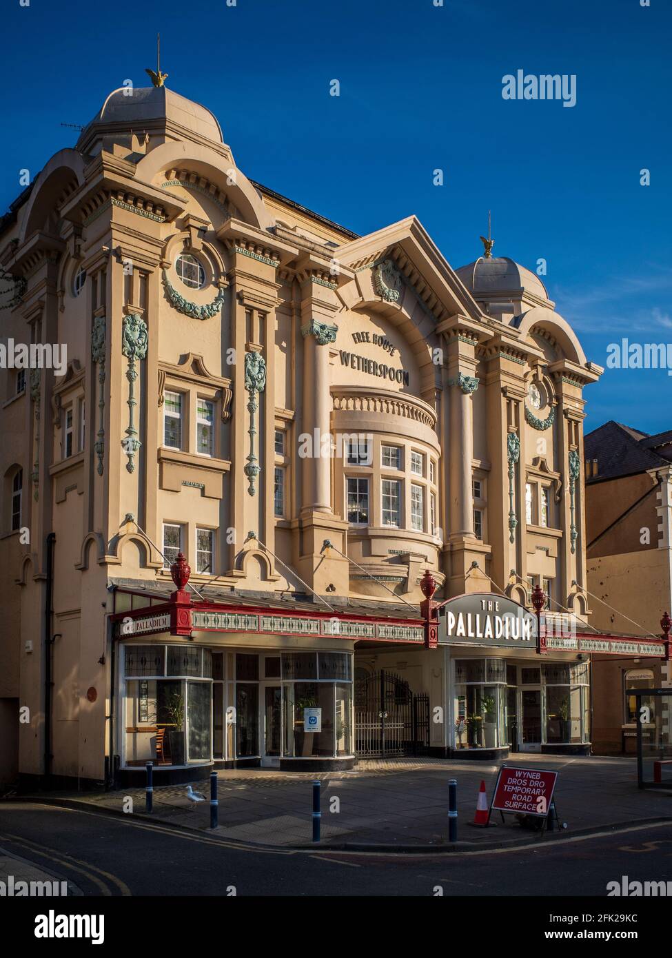 Il Palladium Llandudno. Costruito nel 1920, 1500 posti a sedere teatro e cinema fino al 2001, ora un pub Weatherspoons conservando molte caratteristiche originali. Foto Stock