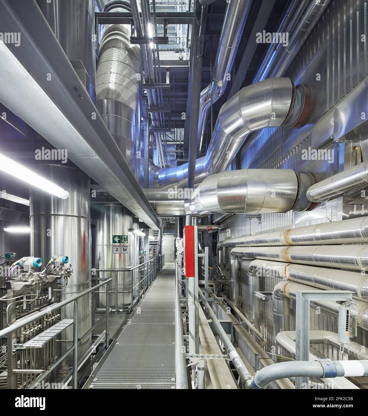 Interno dell'impianto industriale. Centrale elettrica di CoppenHill, Copenhagen, Danimarca. Architetto: BIG Bjarke Ingels Group, 2019. Foto Stock