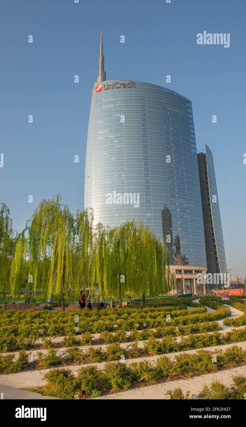 milano italia marzo 29 2021: UniCredit Tower, un grattacielo situato nel centro direzionale di Milano. 231 metri di altezza alla guglia è il grattacielo più alto Foto Stock