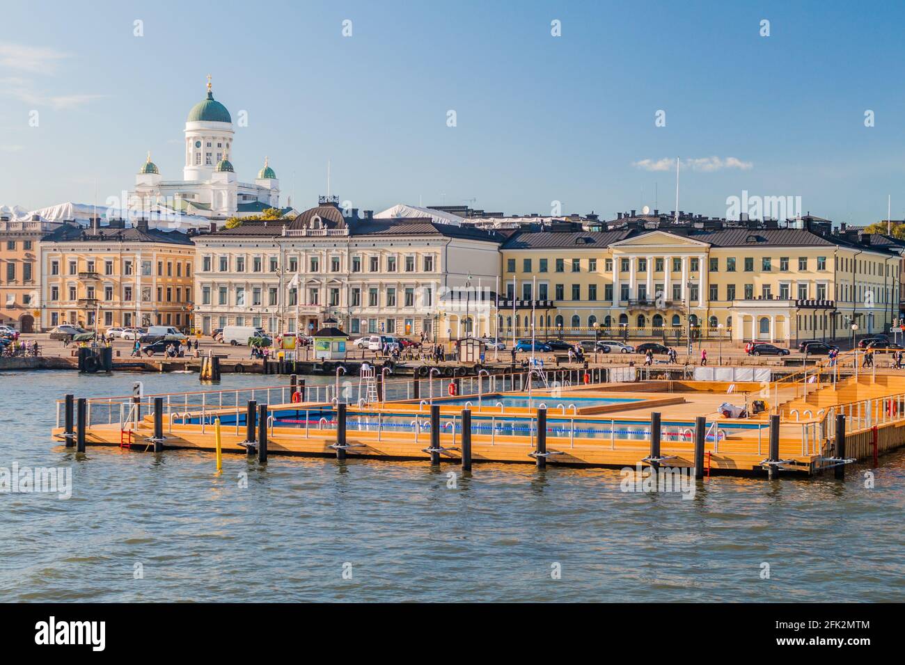HELSINKI, FINLANDIA - 24 AGOSTO 2016: Helsinki Pool UN centro benessere galleggiante per il mare Foto Stock