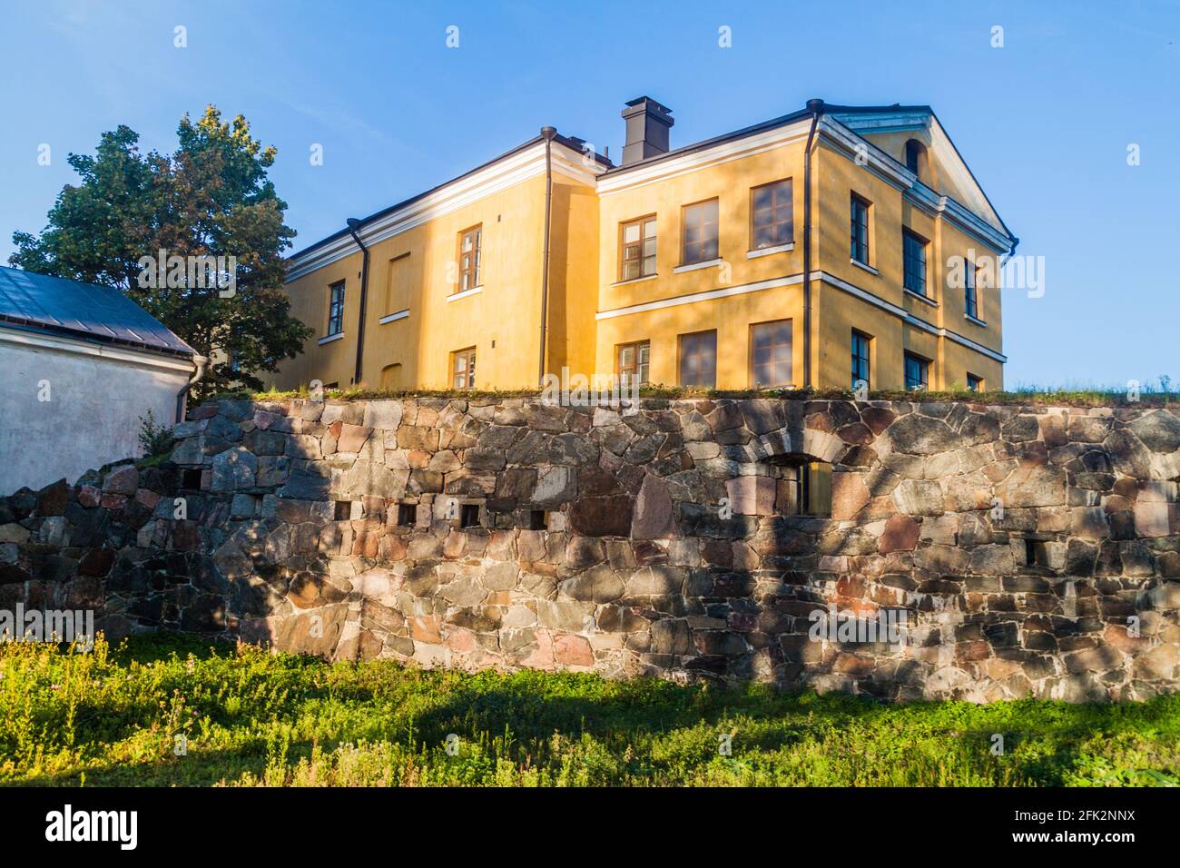 Costruzione della Scuola Finlandese di Guerra Navale a Suomenlinna Sveaborg , fortezza marina di Helsinki, Finlandia Foto Stock