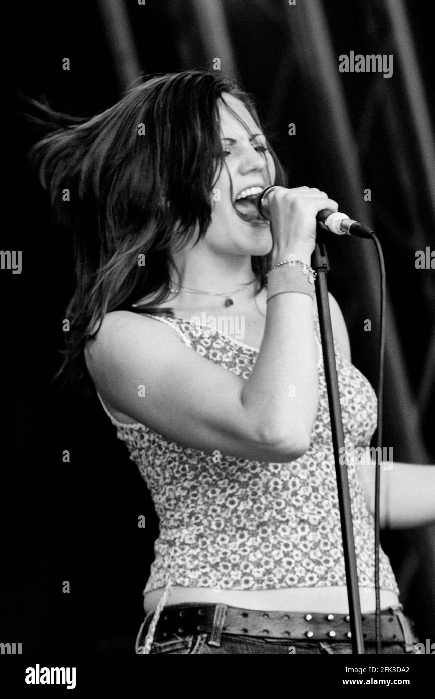 Brett Anderson - The Donnas, V2002, Hylands Park, Chelmsford, Essex, Regno Unito - 18 agosto 2002 Foto Stock