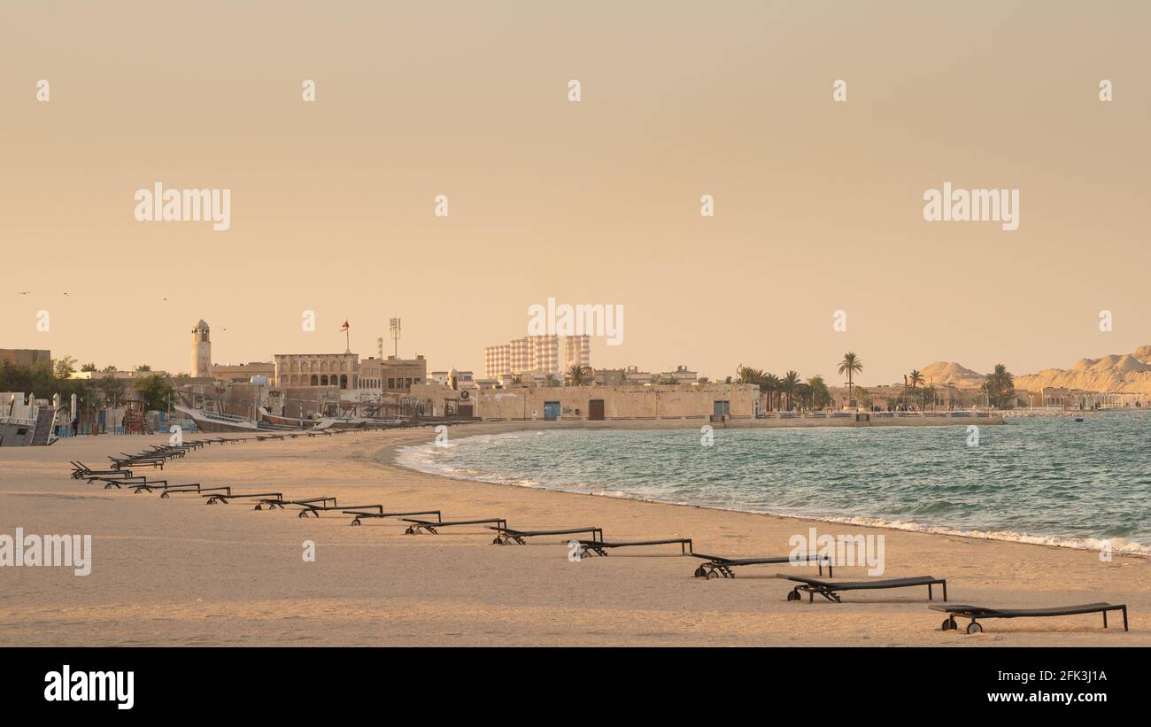 Belle spiagge in Qatar. Al wakrah spiaggia. Messa a fuoco selettiva Foto Stock