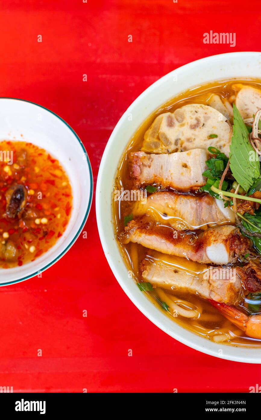 Pann MAM, pesce vietnamita e zuppa di noodle di maiale arrosto Foto Stock