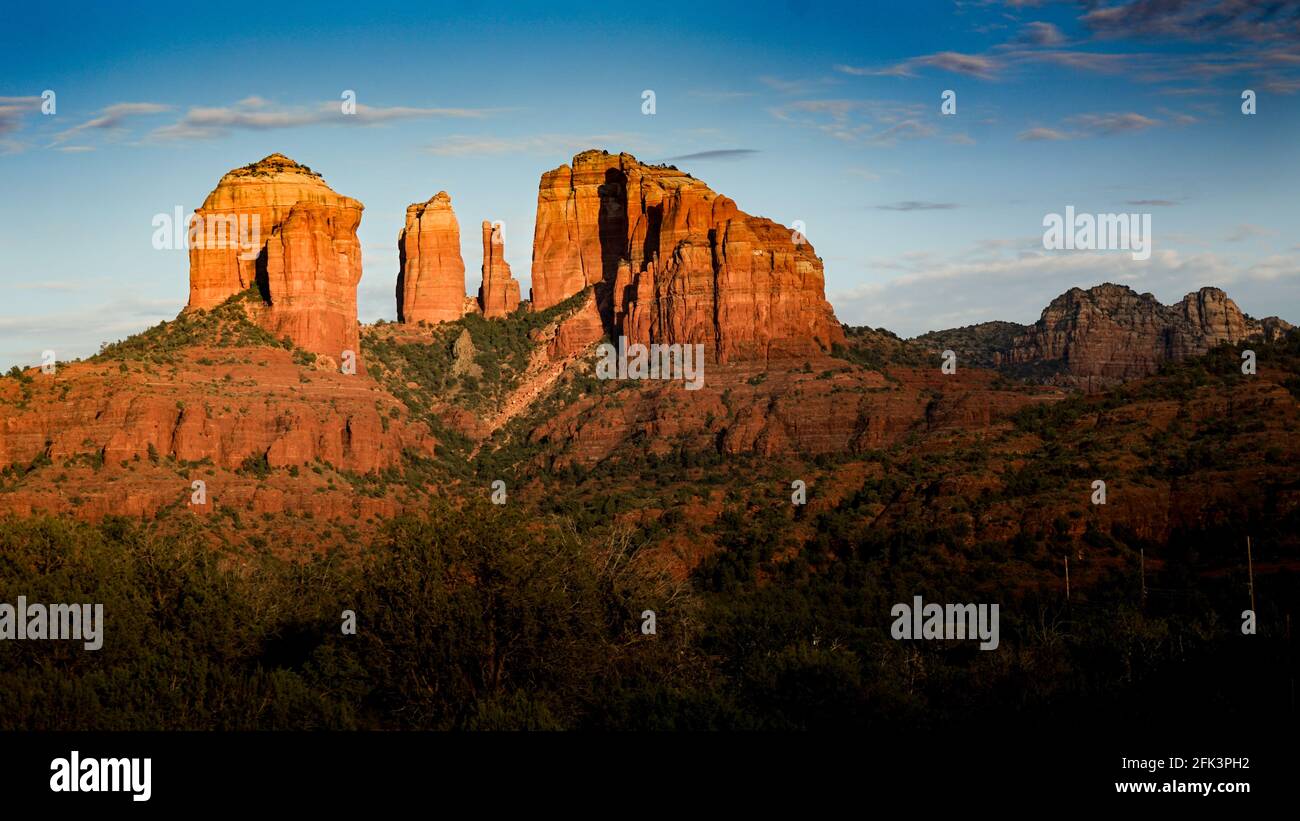 Red Rock state Park: Cathedral Rock alla luce della sera Foto Stock