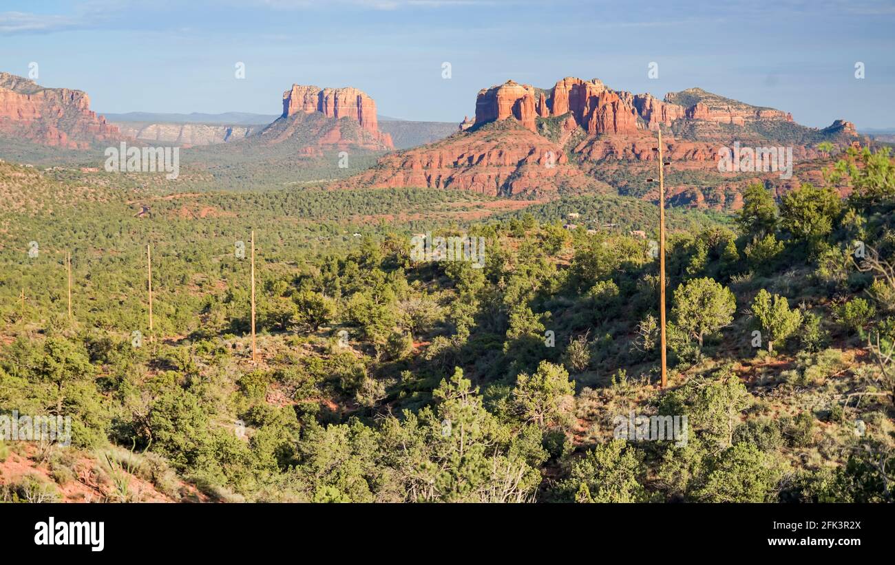 Red Rock state Park: Vista panoramica con Cathedral Rock nel tardo pomeriggio Foto Stock