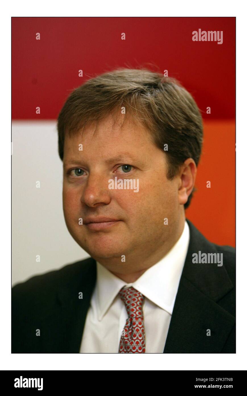 Charles Dunstone CEO di Carphone Warehouse lancia una nuova rete di telefonia mobile, Mobile World che offre le più basse mai tariffe internazionali di chiamata da un cellulare phone.pic David Sandison 30/3/2005 Foto Stock