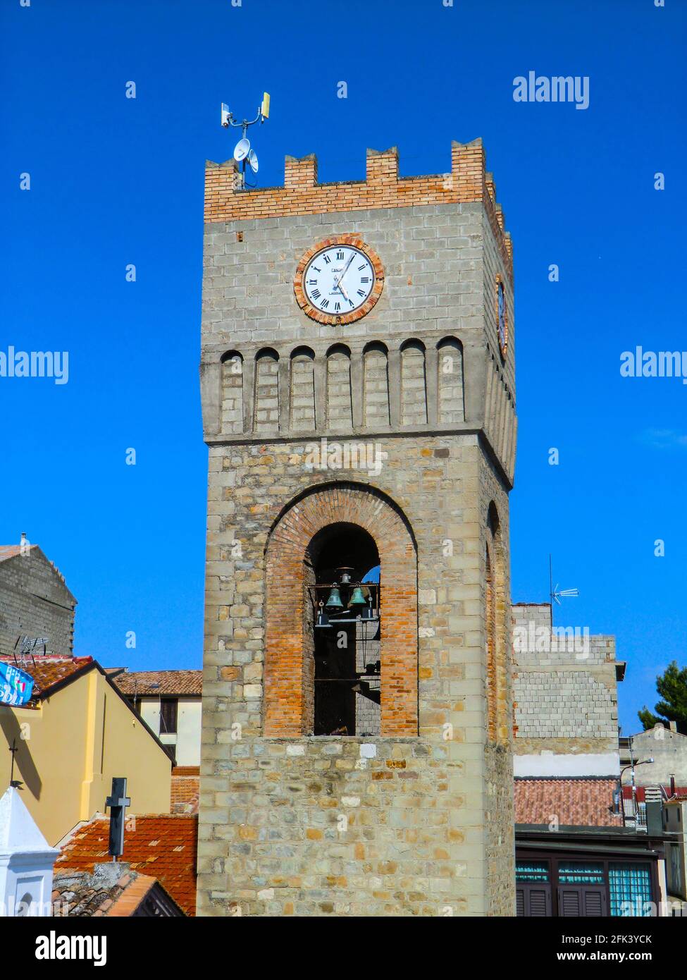 Chiesa di San Luigi Gonzaga con torre dell'orologio, Chiesa di San Luigi Gonzaga, frazione di Aliano, frazione di Matera, Basilicata, Italia, Europa Foto Stock