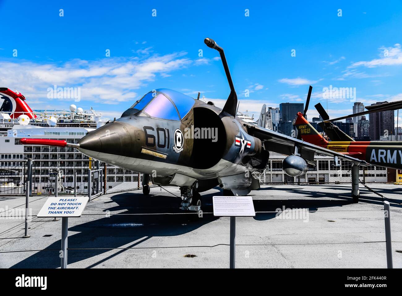 New York City, USA - 21 giugno 2018: British Aerospace AV-8C Harrier Aircraft nel museo Intrepid di New York. La USS Intrepid ospita il Mare Intrepid, Foto Stock