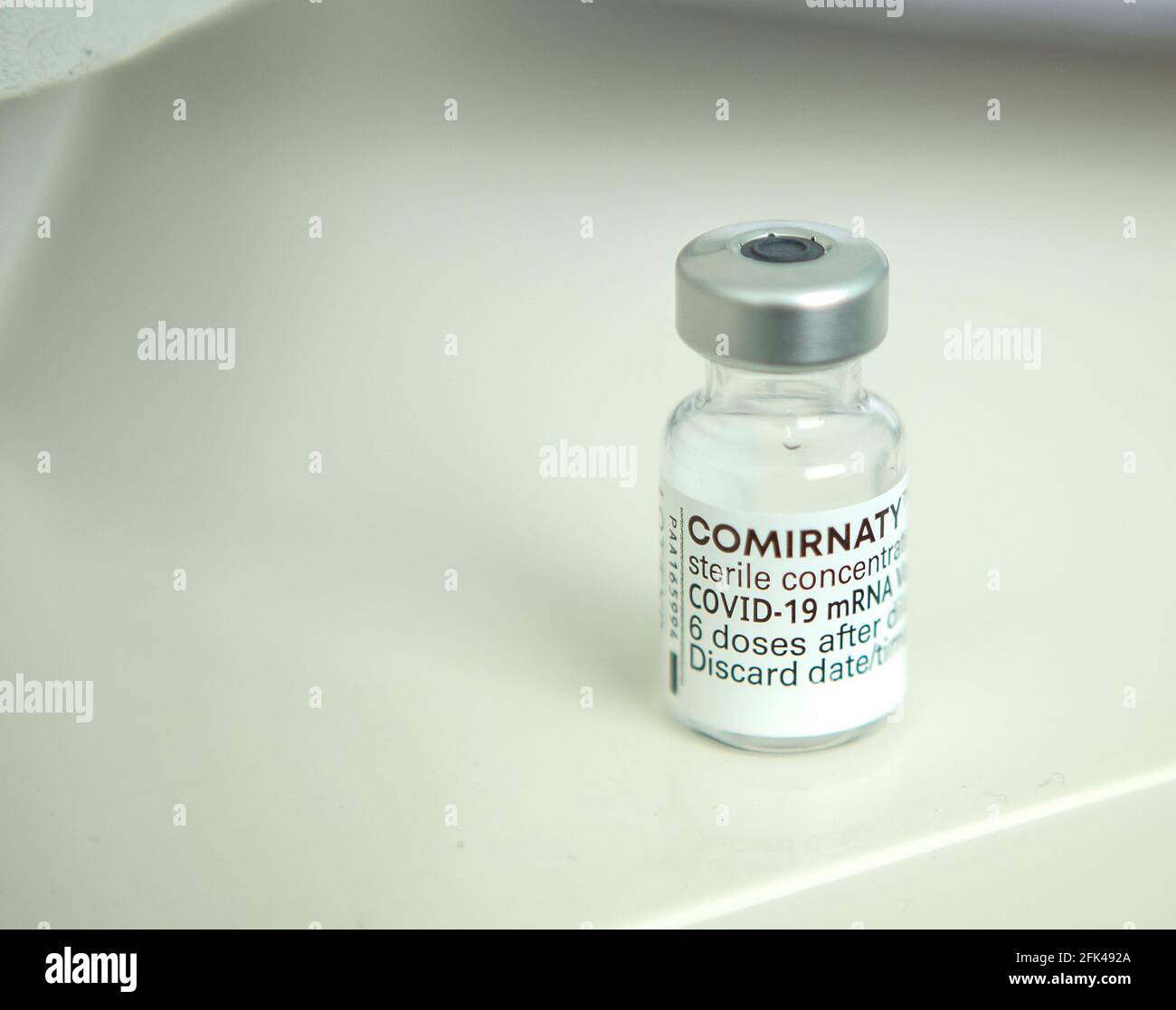Impfung gegen Covid 19 / Corona mit dem Impfstoff von Biontech / Pfizer bei der Hausarztpraxis Dr. Ruf in Düsseldorf Foto Stock
