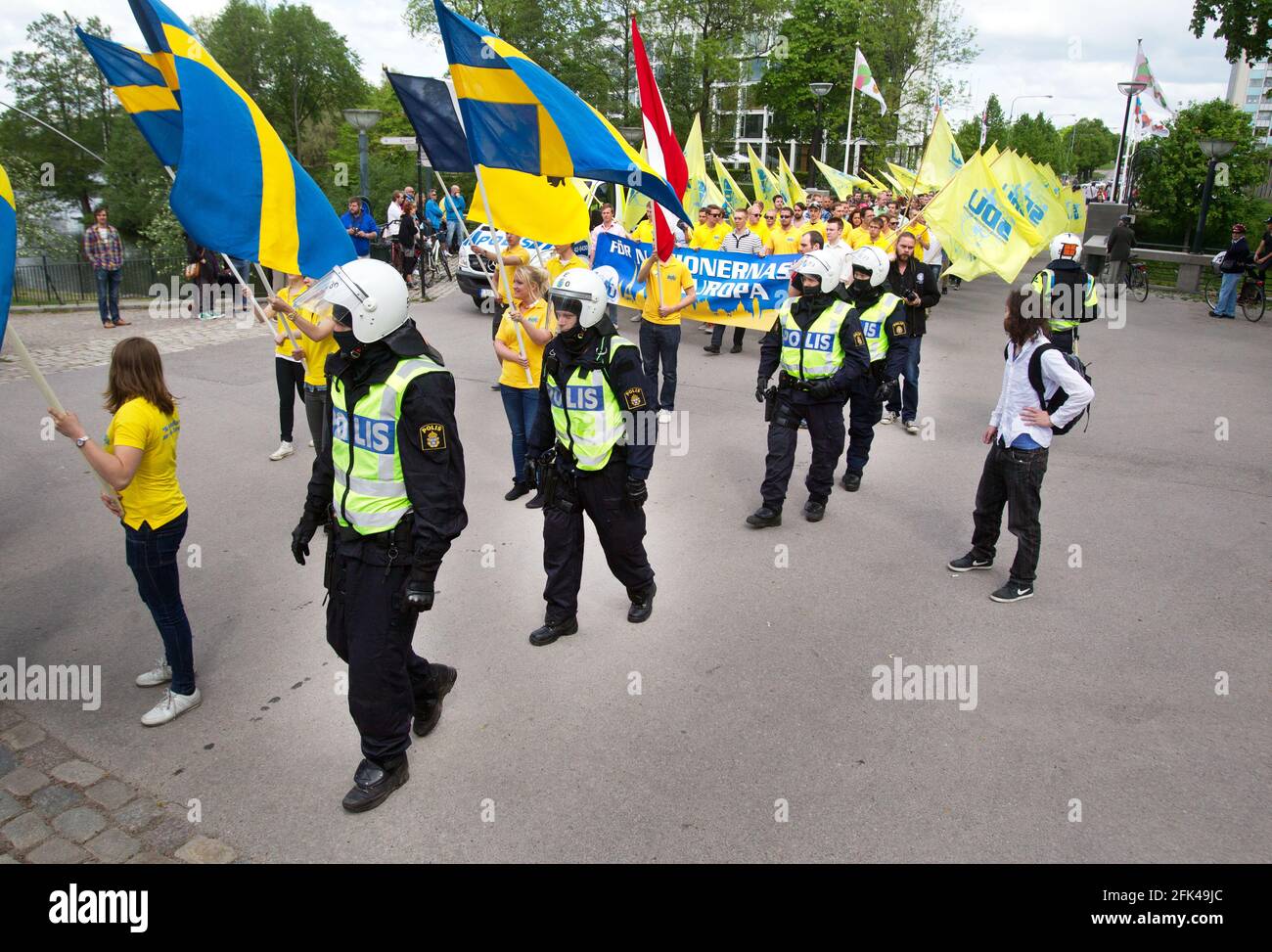 Quattro persone sono state arrestate e 35 persone sono state rimosse in occasione della manifestazione SDU di sabato a Linköping. Polizia antisommossa sul posto a Linköping. Foto Stock