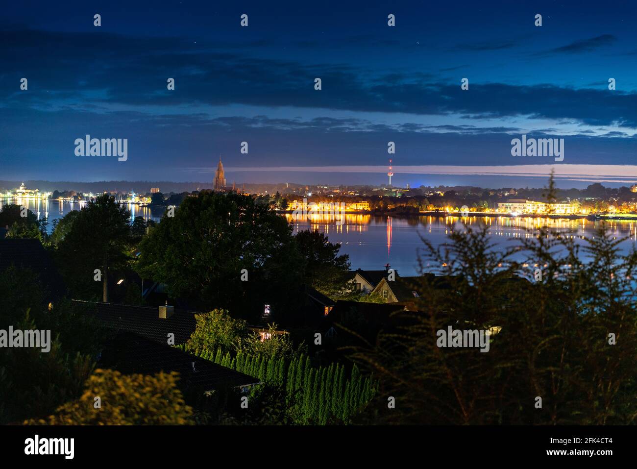 Skyline di schleswig di notte Foto Stock