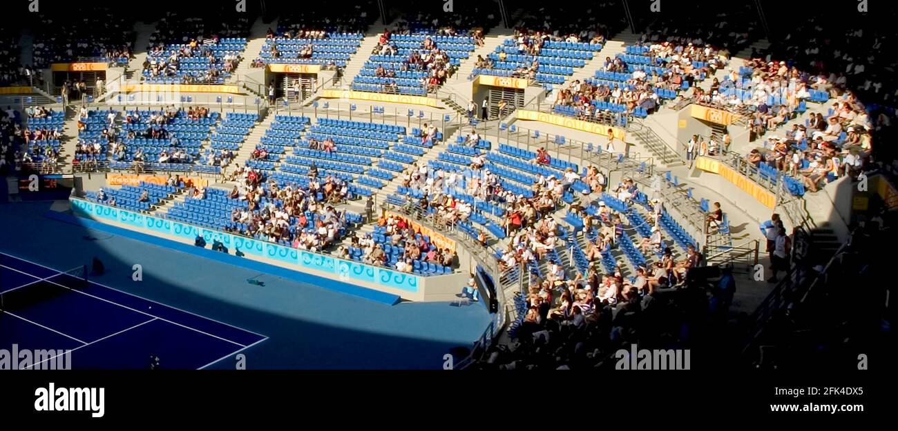 GIOCHI OLIMPICI AD ATENE 2004. 16/8/2004 DURANTE IL R.FEDERER V N.DAVYDEMKO AL CENTRO TENNIS IMMAGINE DAVID ASHDOWN. Foto Stock