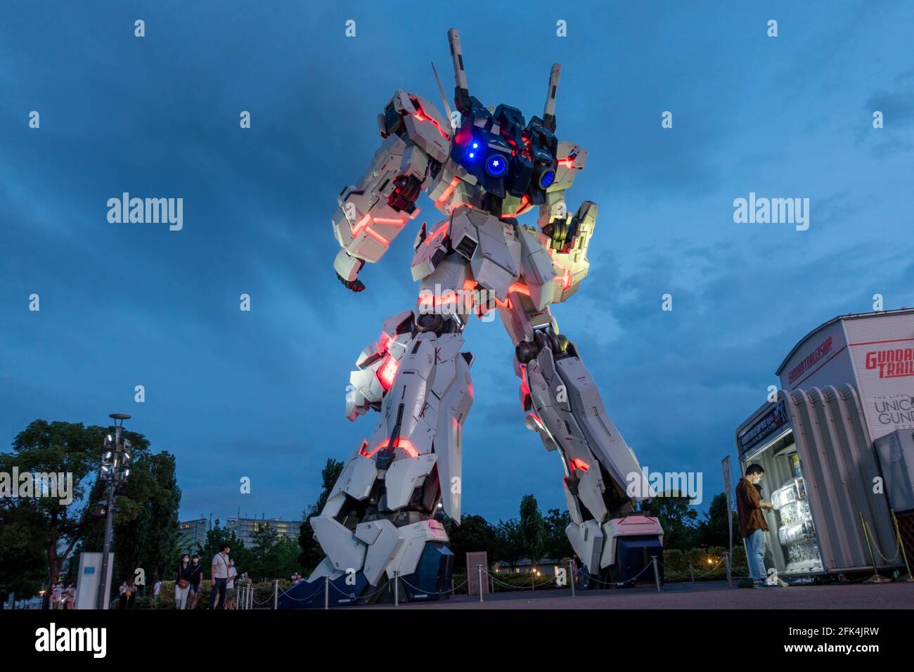 Tokyo, Giappone, 12 luglio 2020: Mobile Suit RX-0 Unicorn Gundam replica a Diver City Tokyo Plaza, centro commerciale, Odaiba zona durante covid 19 pandemic Foto Stock