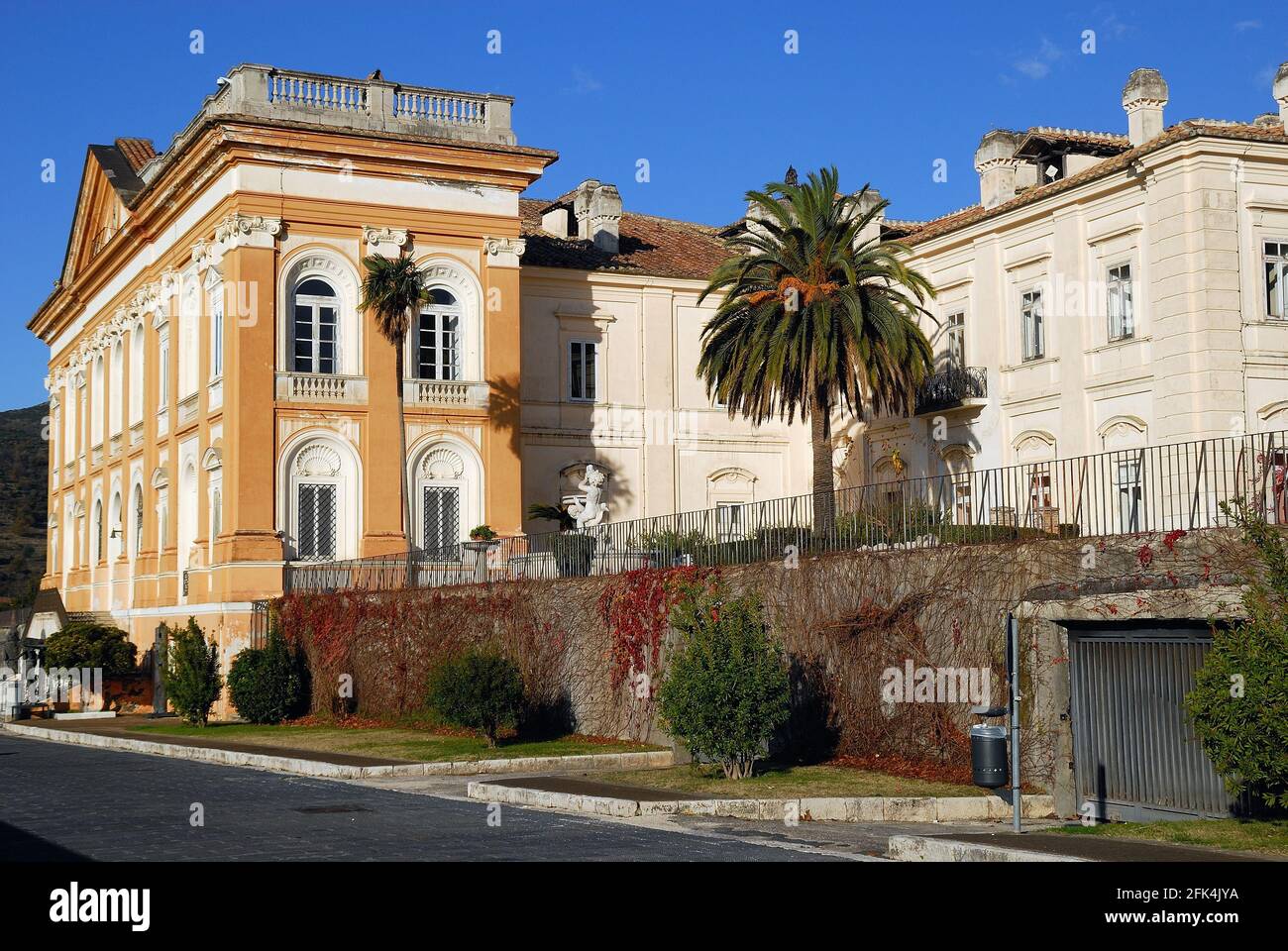 San Leucio, Caserta, Italia. È incluso nell'elenco dei siti patrimonio mondiale dell'UNESCO nel 1997. Il Palazzo Belvedere. Foto Stock