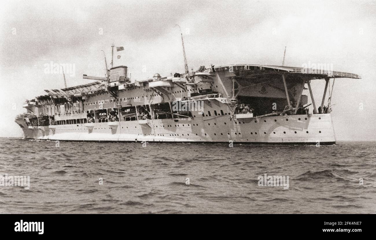 La portaerei HMS Glorious, costruita come un grande incrociatore leggero nel 1915-1917, è stata convertita, 1924-1930. Dalle navi da guerra britanniche, pubblicato nel 1940 Foto Stock