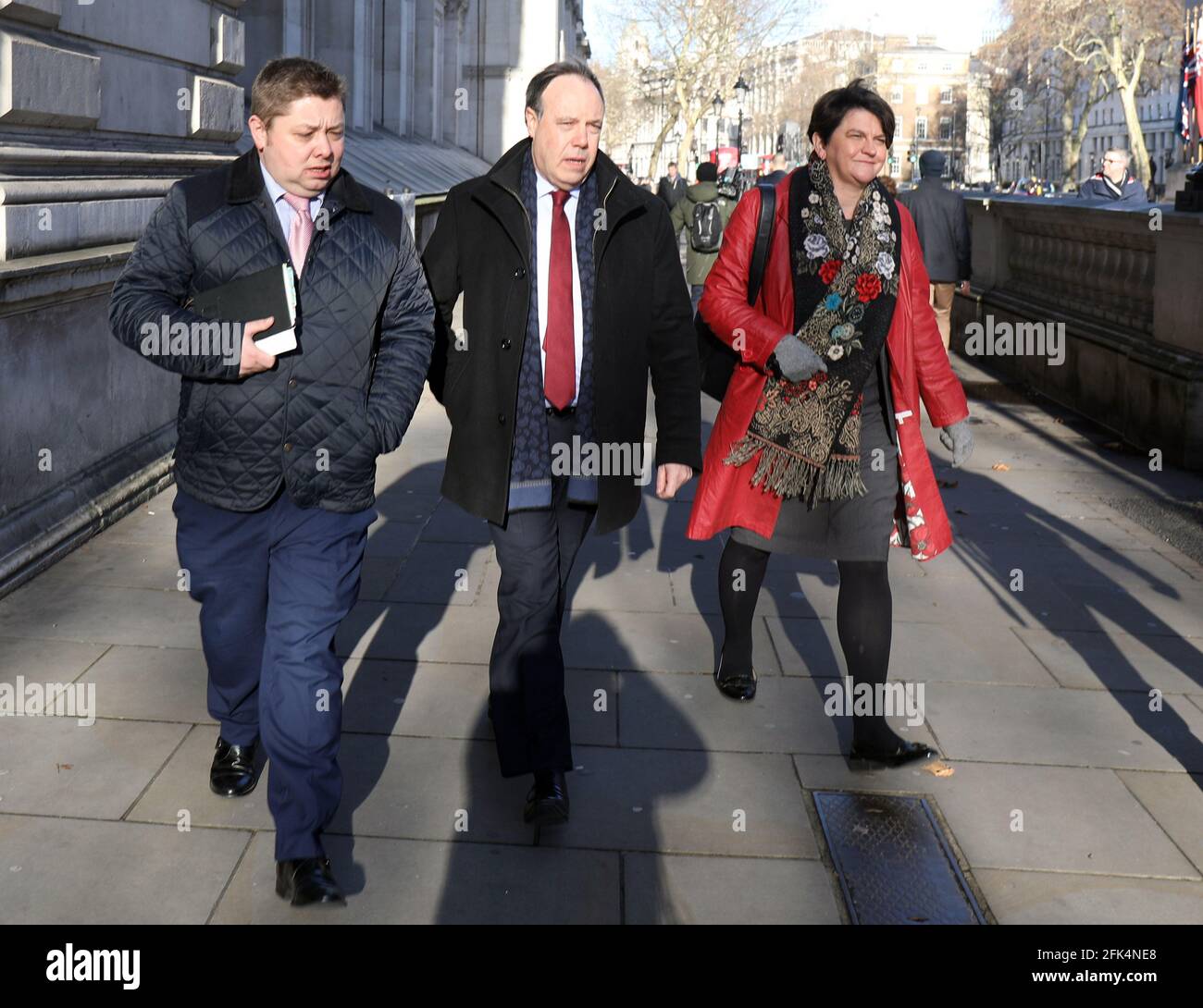 PIC show: Westminster Arlene Foster, leader del DUP Right e Nigel Dodds del DUP visto a Whitehall dopo aver incontrato il PM Theresa May di oggi fig Foto Stock