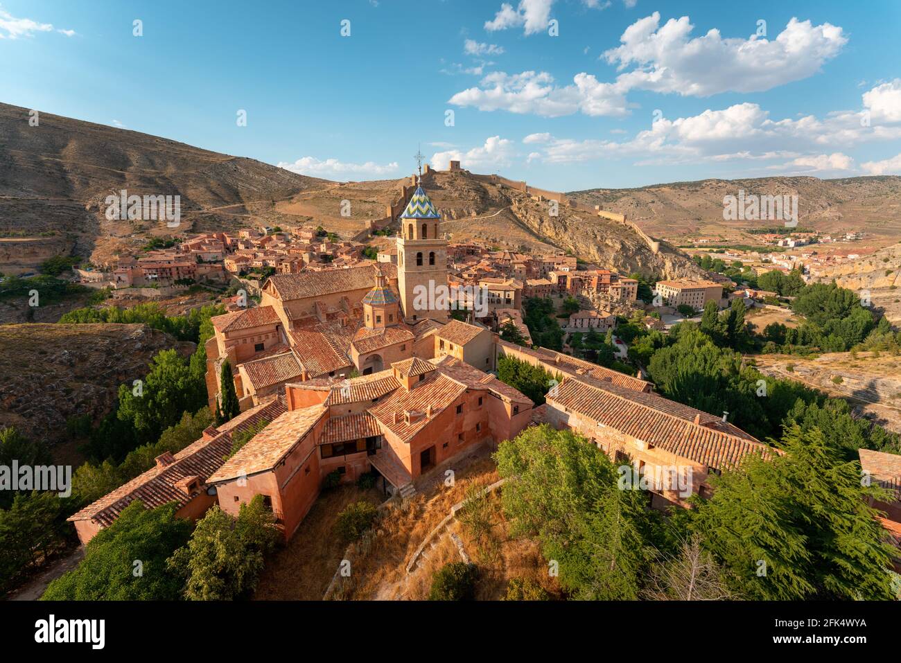 Vista sulla cattedrale di Albarracin pittoresca città di Teruel, uno dei luoghi più belli della Spagna. Foto Stock