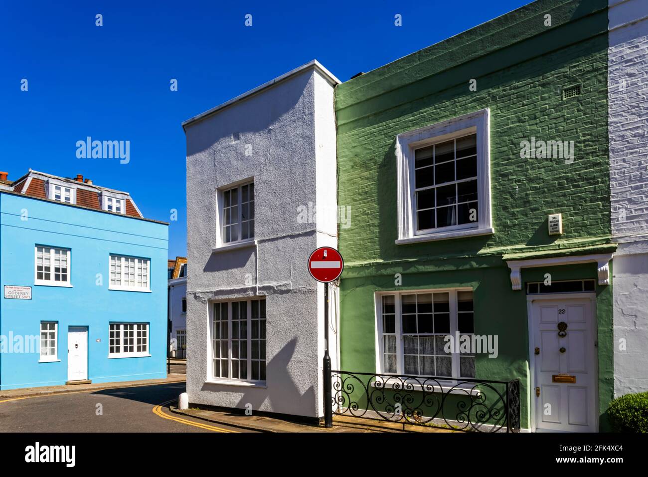 Inghilterra, Londra, Westminster, Kensington e Chelsea, colorate case residenziali in Godfrey Street e Burnsall Street *** Local Caption *** UK, uni Foto Stock