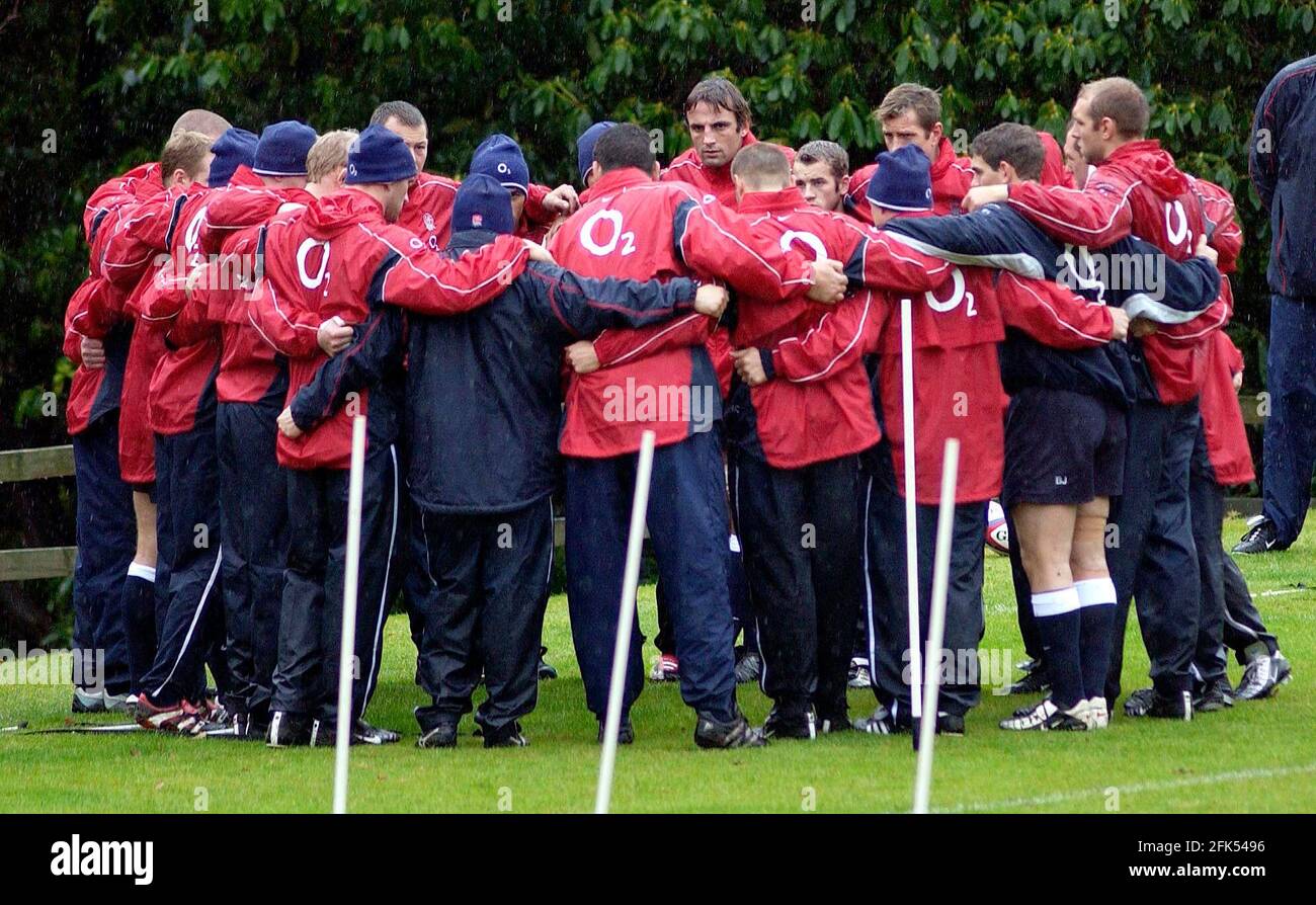 INGHILTERRA RUGBY ADDESTRAMENTO AL PENNYHILL PARK HOTEL BAGSHOT PER LORO MATCH WITH NEW ZEALAND 6/11/2002 PICTURE DAVID ASHDOWNRUGBY Foto Stock