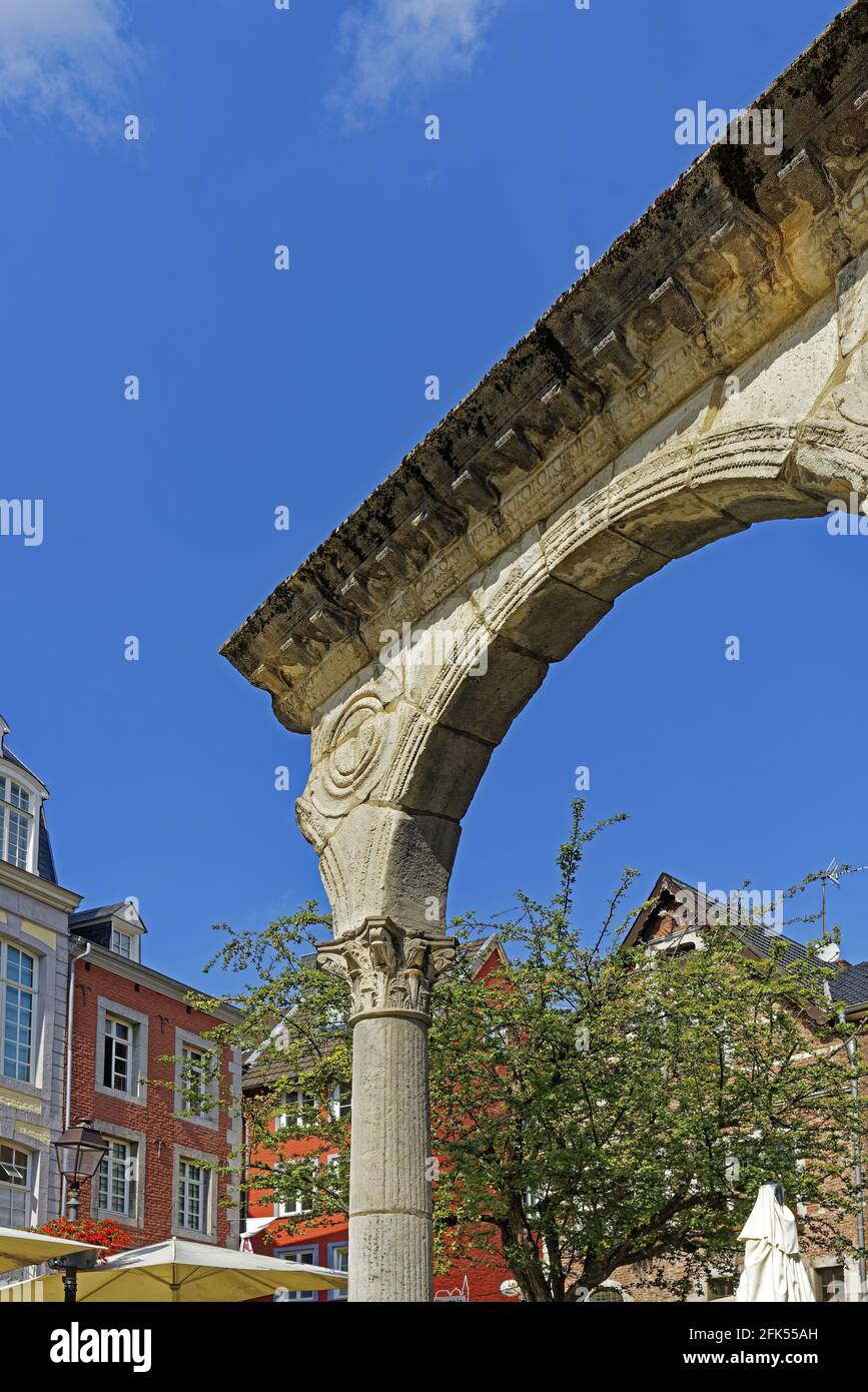 Steinbögen, Gallorömischer Umgangstempel Foto Stock