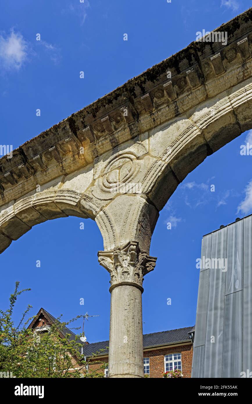 Steinbögen, Gallorömischer Umgangstempel Foto Stock