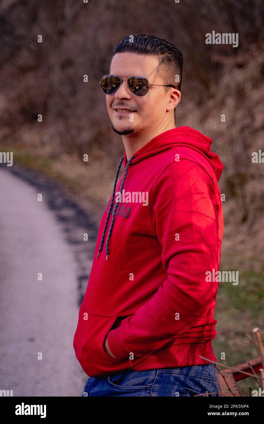 Bell'uomo rosso Foto Stock