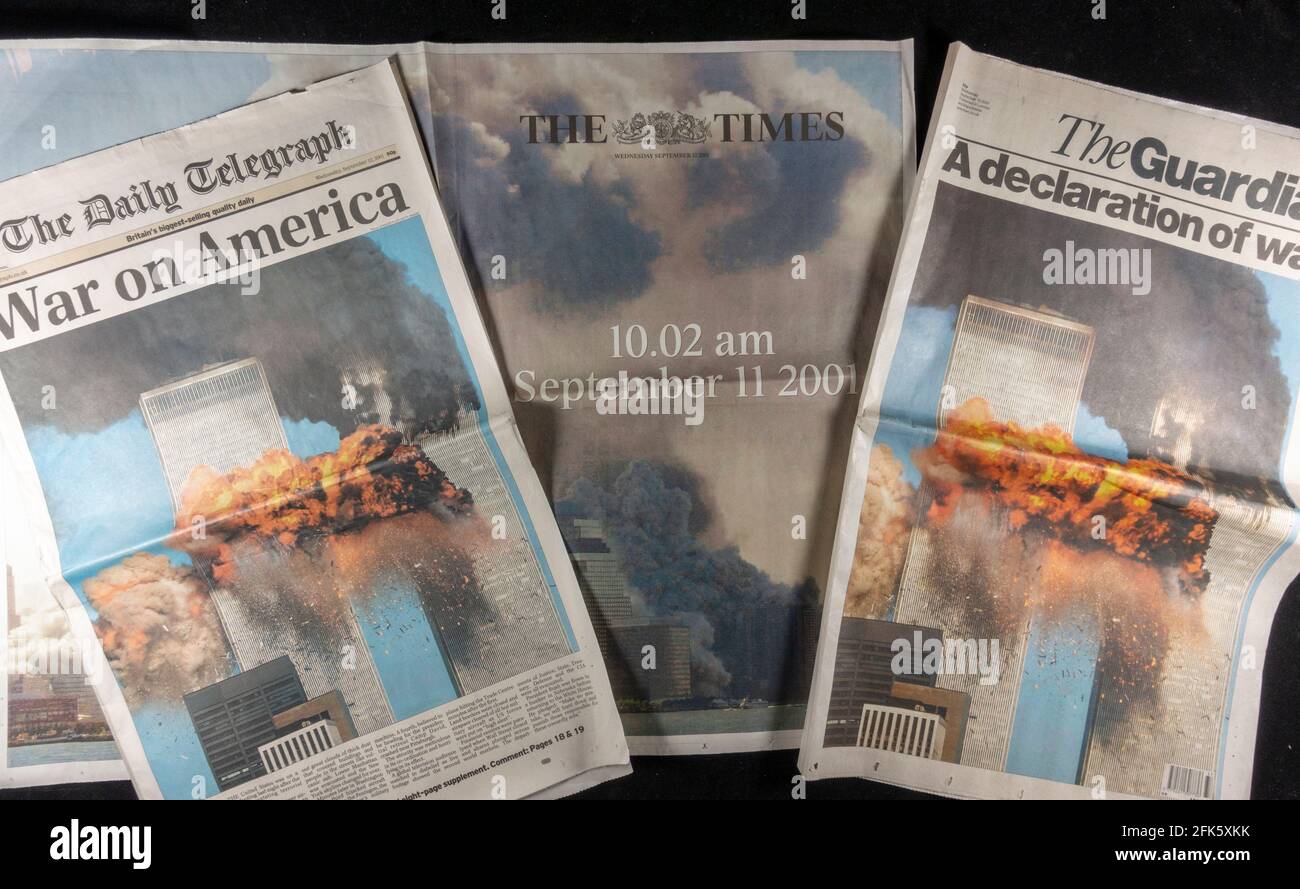 Le prime pagine dei giornali britannici in seguito agli attacchi terroristici contro gli Stati Uniti dell'11 settembre 2001. Foto Stock