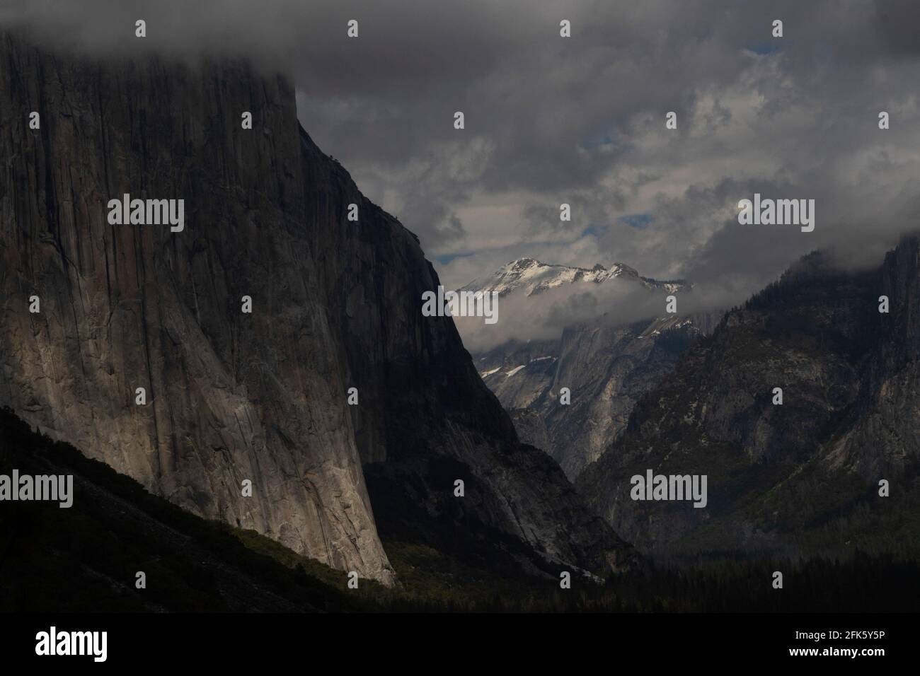 Parco nazionale Yosemite, vista tunnel, Sentinel Dome, El Capitan, neve, Inverno, Mariposa County, California Foto Stock