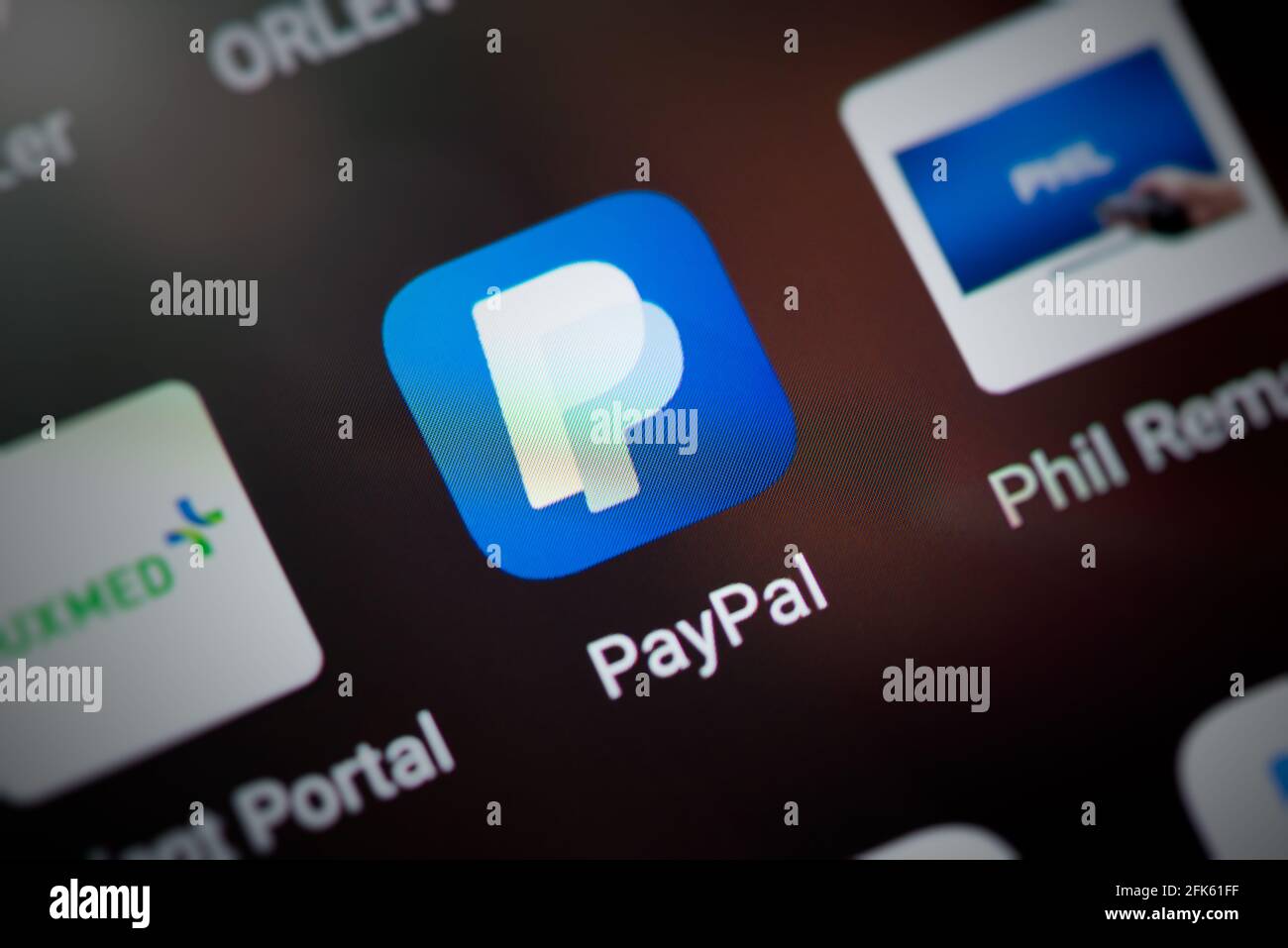 Wroclaw, Polonia - 30 NOVEMBRE 2020: PayPal è un sistema di pagamento elettronico online. Icona dell'app PayPal sul sistema Android Foto Stock