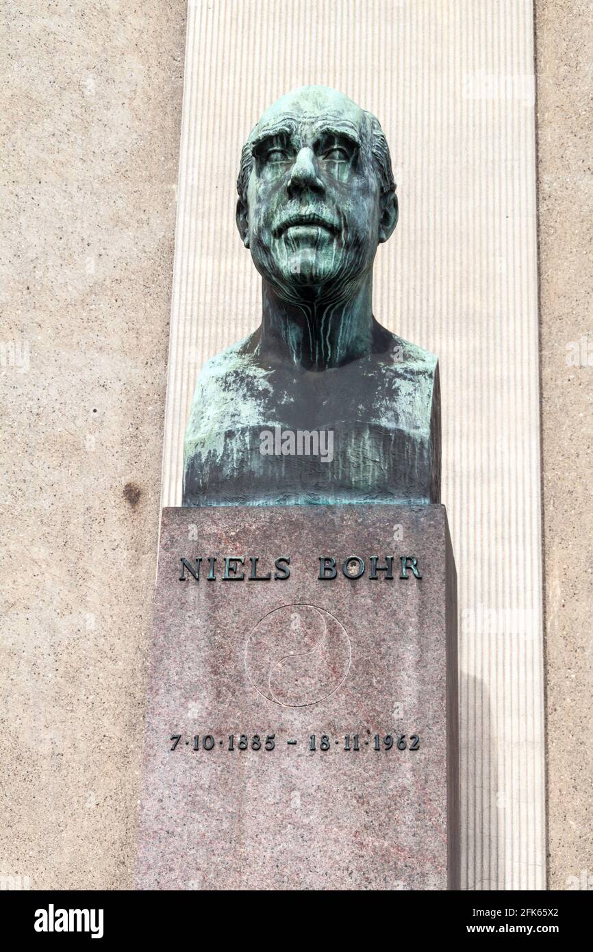 Niels Bohr monumento a Copenhagen, Danimarca Foto Stock