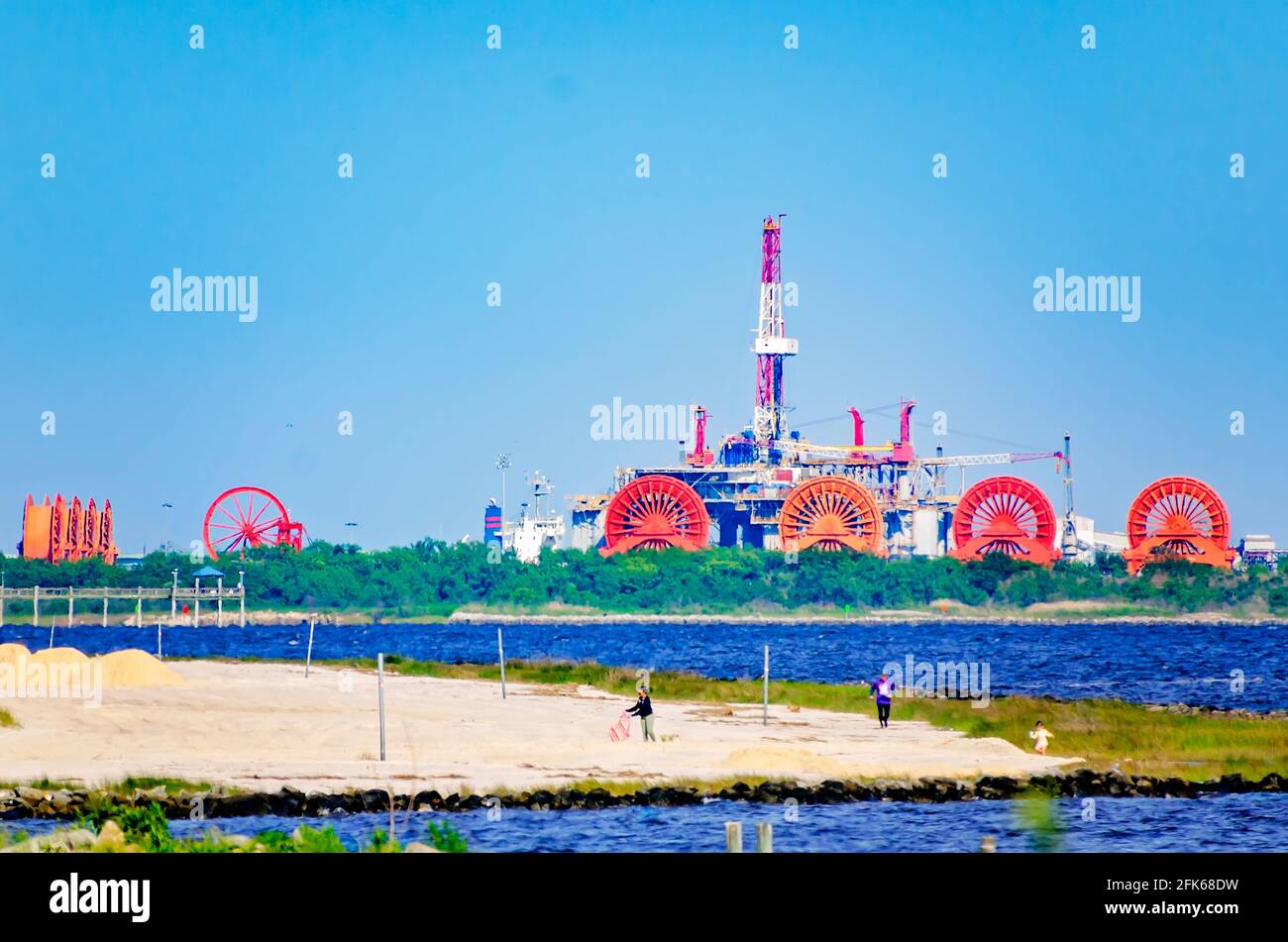 Le bobine utilizzate per l'installazione di tubazioni sottomarine sono presenti presso Halter Marine and Offshore, una filiale della ST Engineering, a Pascagoula, Mississippi. Foto Stock