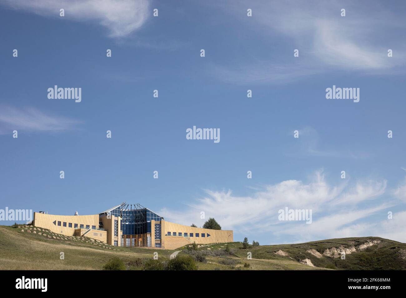 Blackfoot Crossing Historical Park, costruito per la conservazione della lingua, della cultura e delle tradizioni della Siksika nel luogo in cui il Trattato 7 è stato firmato nel 1877 Foto Stock