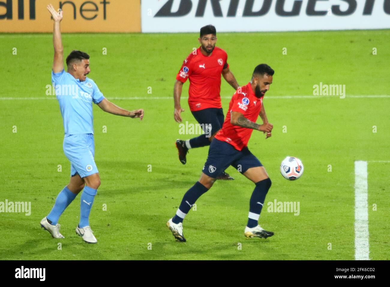 BUENOS AIRES, 28.04.2021: Independiente e Montevideo City Torque giocano il gioco per il gruppo B della Copa Conmedol Sudamericana (Néstor J. Beremblum) Foto Stock