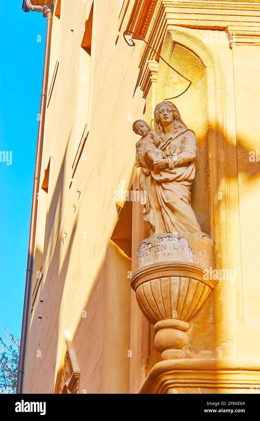 L'Oratorio della Madonna con Gesù Bambino (Oratoire Vierge a l'Enfant) All'angolo casa di Rue Pavillon e Rue de L'Opera Streets in Aix-en-Provence Foto Stock
