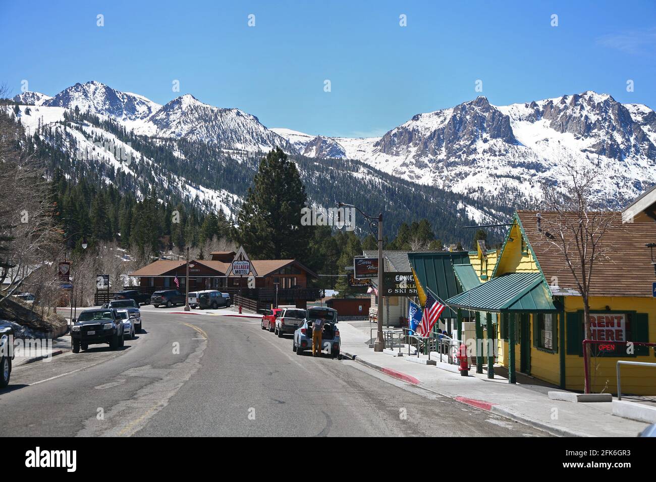 Downtown June Lake Village nelle montagne della Sierra Nevada orientale California Foto Stock