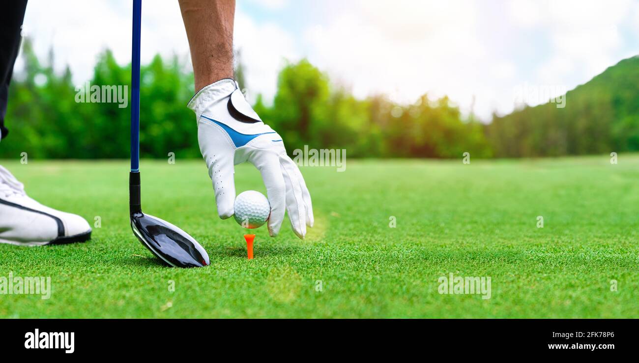 Primo piano campo da golf su campo verde erba. golf club sportivo Foto Stock