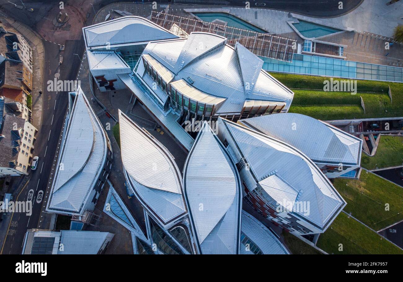 L'edificio del Parlamento scozzese di Holyrood a Edimburgo, che ospita 129 membri, i loro ricercatori e il personale parlamentare. il parlamento è in pausa prima delle elezioni del 6 maggio. Data immagine: Giovedì 29 aprile 2021. Foto Stock