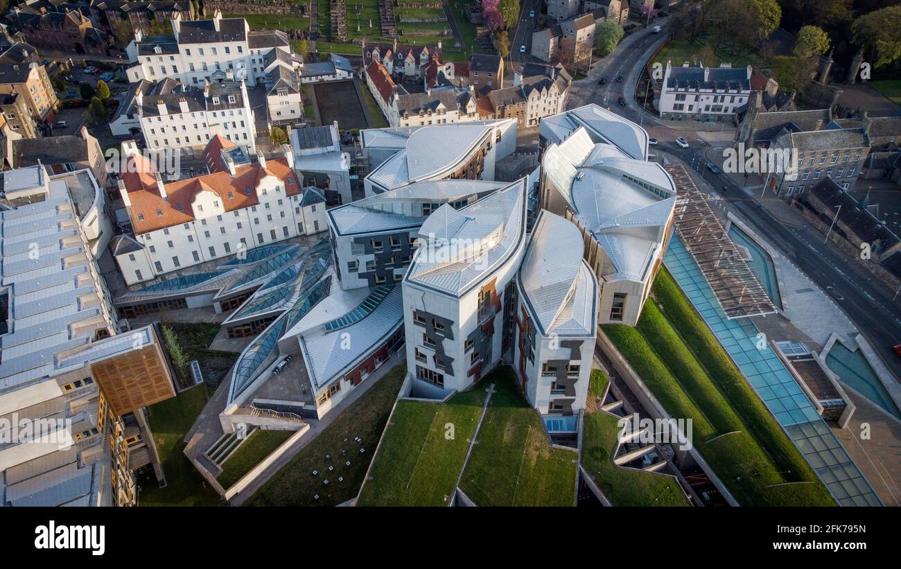 L'edificio del Parlamento scozzese di Holyrood a Edimburgo, che ospita 129 membri, i loro ricercatori e il personale parlamentare. il parlamento è in pausa prima delle elezioni del 6 maggio. Data immagine: Giovedì 29 aprile 2021. Foto Stock