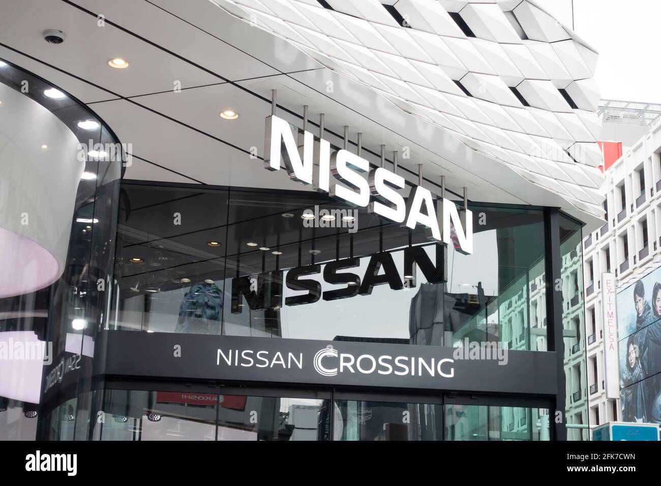 Tokyo, Giappone - 28 Maggio 2019: Showroom Nissan Crossing a Ginza, Tokyo. Ginza è una leggendaria area dello shopping a Chuo Ward di Tokyo Foto Stock