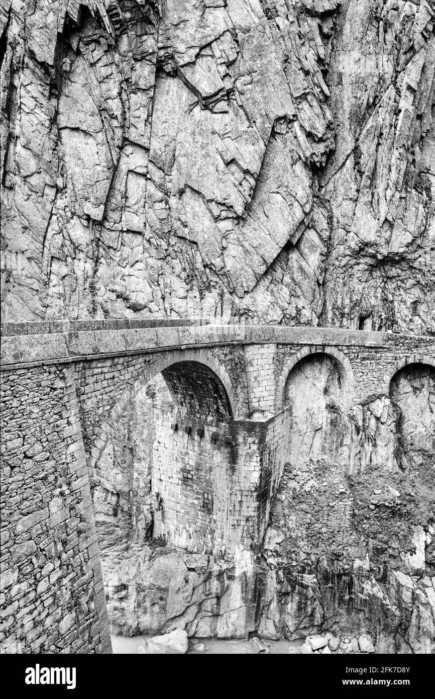 Ponte del Diavolo, bianco e nero, Andermatt, Uri, Svizzera Foto Stock