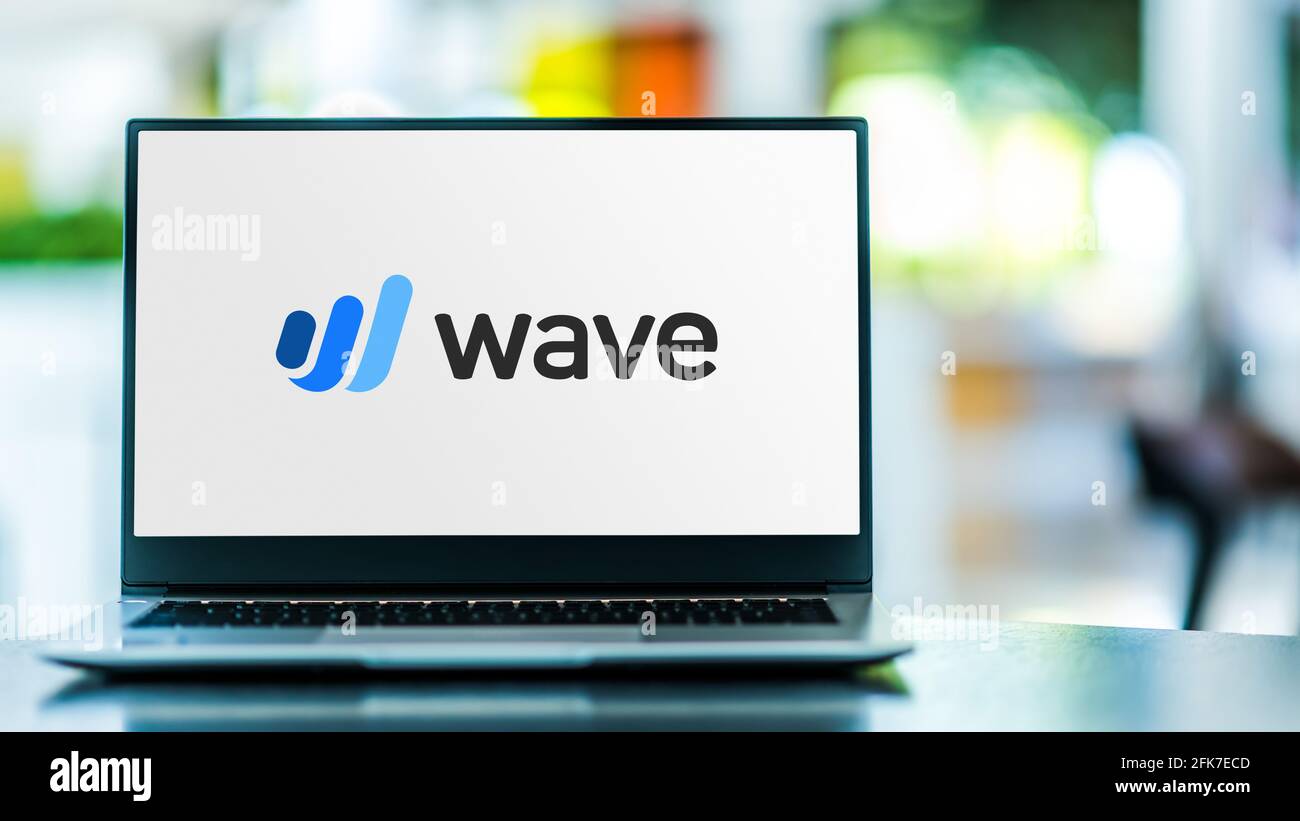 POZNAN, POL - MAR 15, 2021: Computer portatile con il logo di Wave, una società che fornisce servizi finanziari e software per le piccole imprese Foto Stock