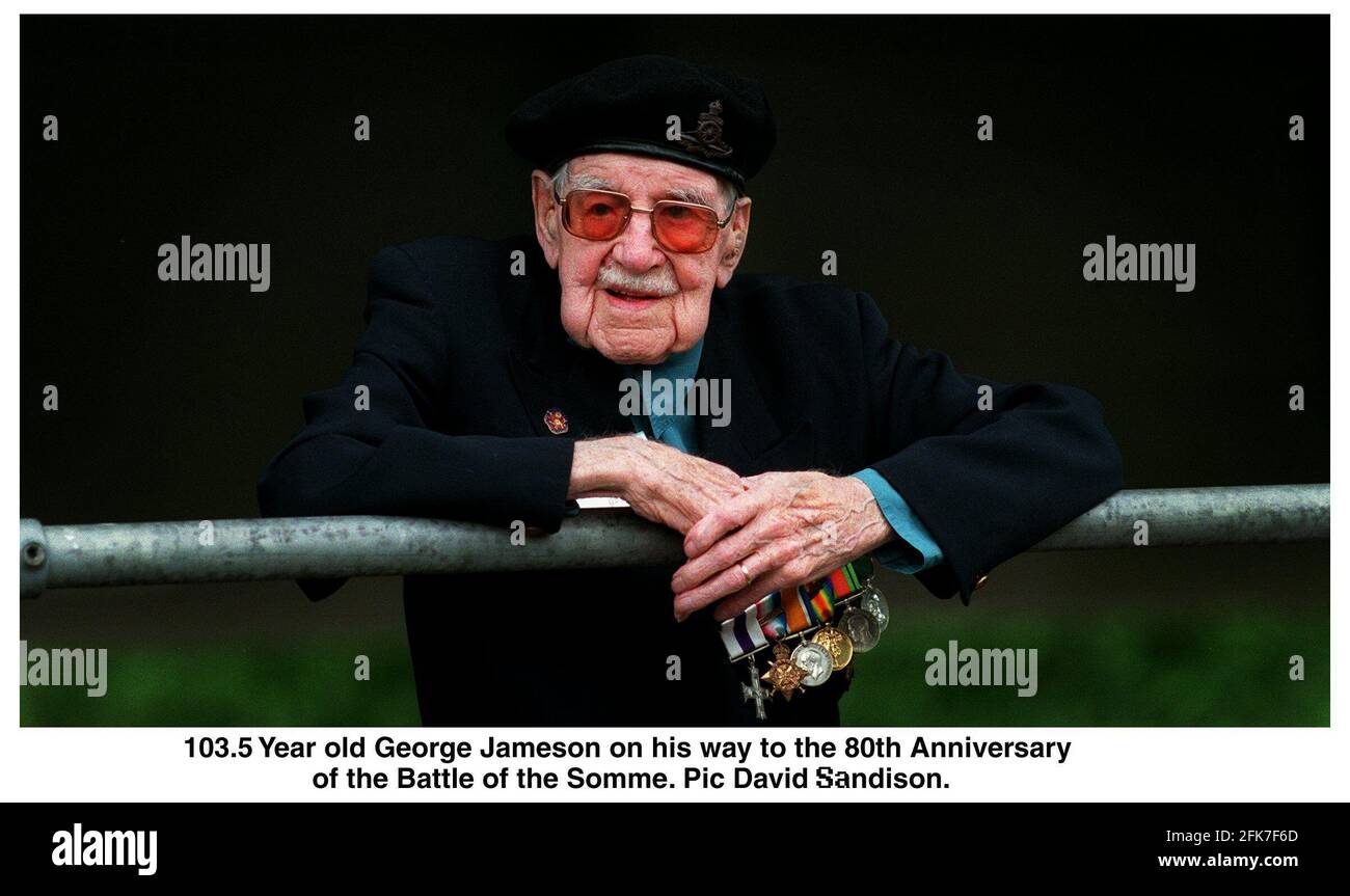 George Jameson, 103.5 anni, sulla strada per l'ottantesimo anniversario della battaglia della Somme, fu membro dell'artiglieria reale di campo, 72 Brigata dell'Esercito, 50a Divisione. Foto Stock