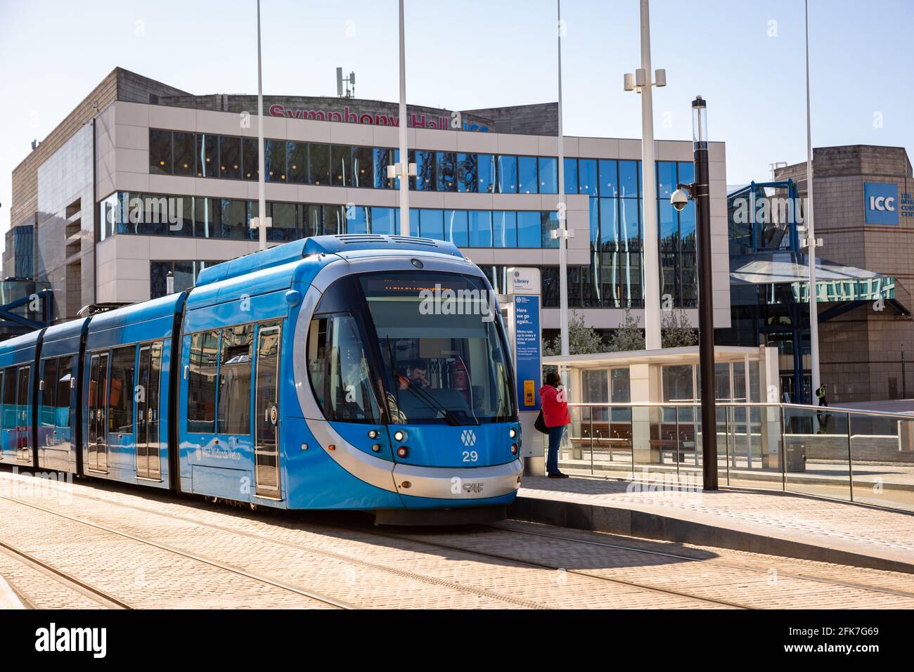 Tram a Birmingham Centenary Square, Regno Unito Foto Stock