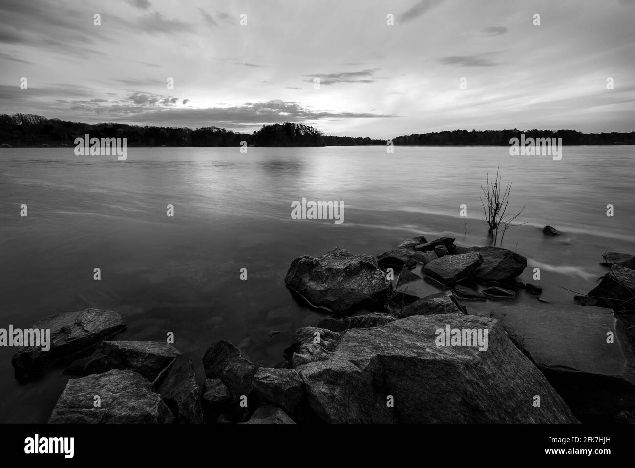 Sunrise, Lake Sidney Lanier - Hall County, Georgia. Alba sul lago Lanier a Little Hall Park in una mattina di primavera. Foto Stock