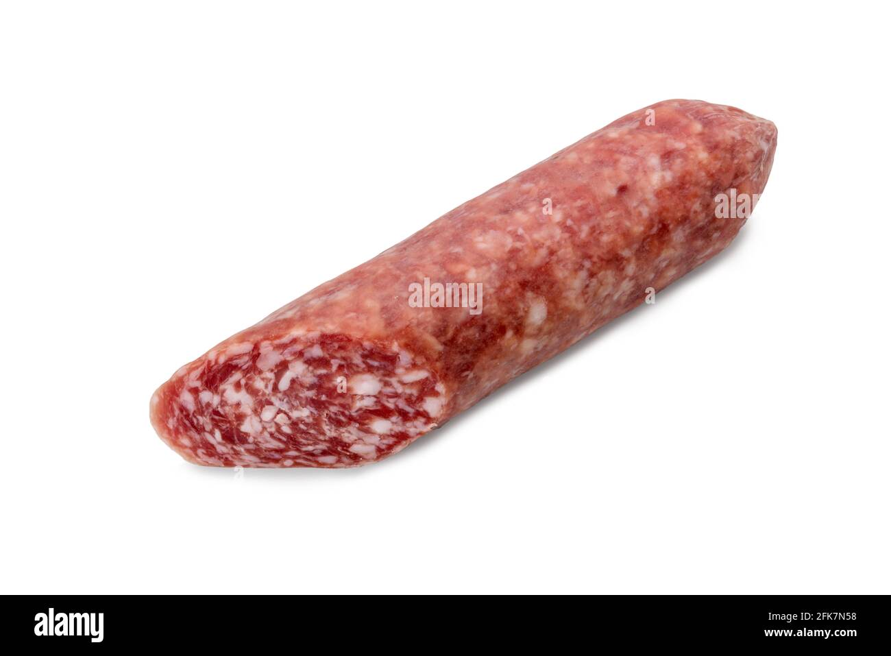 Salame italiano di campagna, salsiccia intera tagliata isolata su bianco, spazio copia Foto Stock