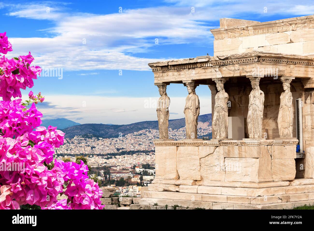 Portico delle cariatidi al tempio di Erechtheion, Acropoli di Atene, Grecia. L'Erechtheion o Erechtheum è un antico tempio greco dell'Acropoli o Foto Stock