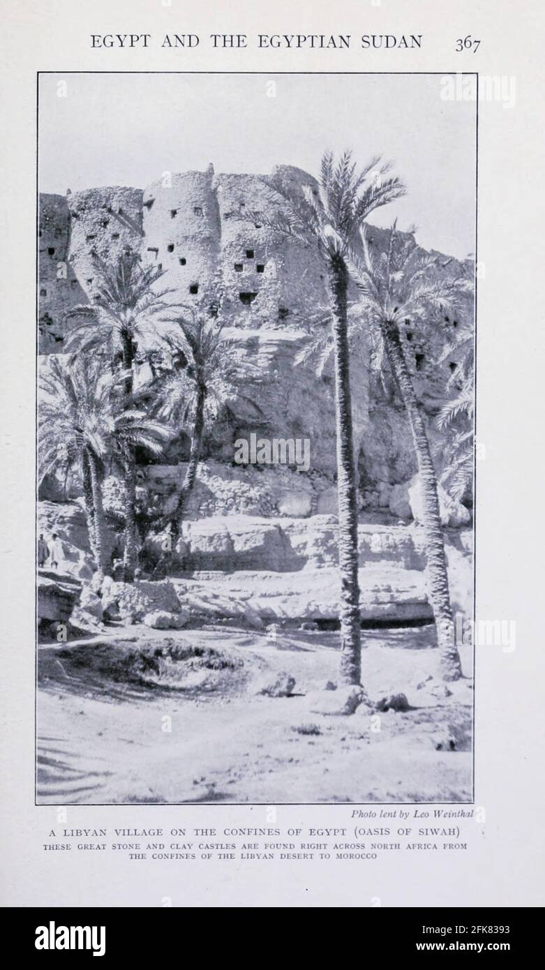 Un villaggio libico ai confini dell'Egitto (Oasi di Siwah) dal Libro ' Gran Bretagna attraverso i mari : Africa : una storia e una descrizione dell'Impero britannico in Africa ' da Johnston, Harry Hamilton, Sir, 1858-1927 pubblicato nel 1910 a Londra dal depositario della Società Nazionale Foto Stock